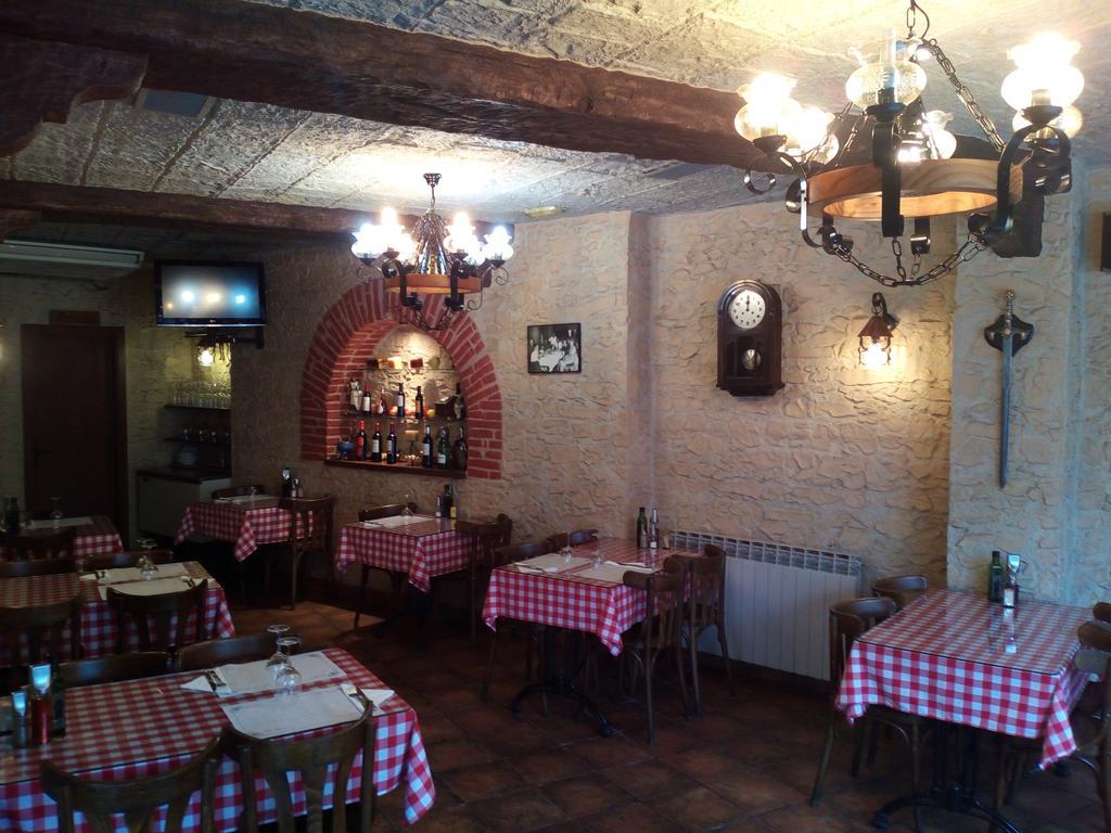 Hostal Restaurante Cornella Курналя-да-Любрагат Екстер'єр фото