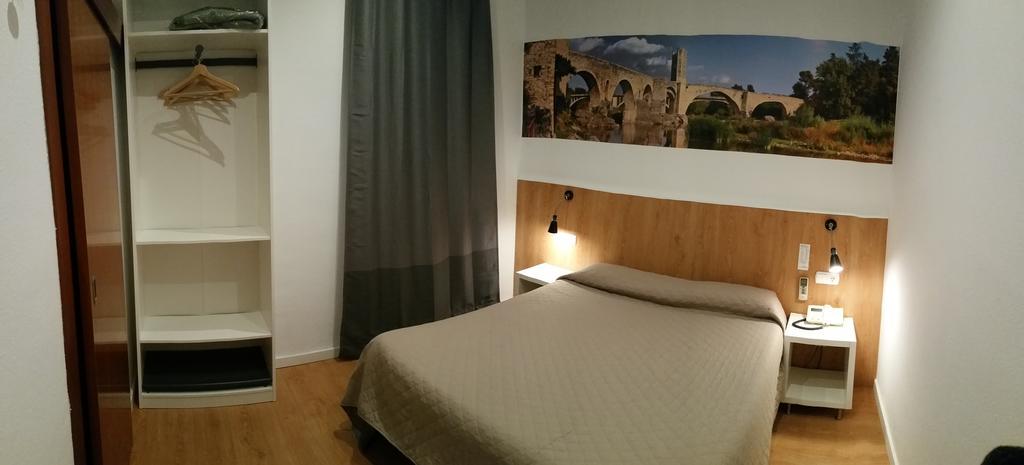 Hostal Restaurante Cornella Курналя-да-Любрагат Екстер'єр фото