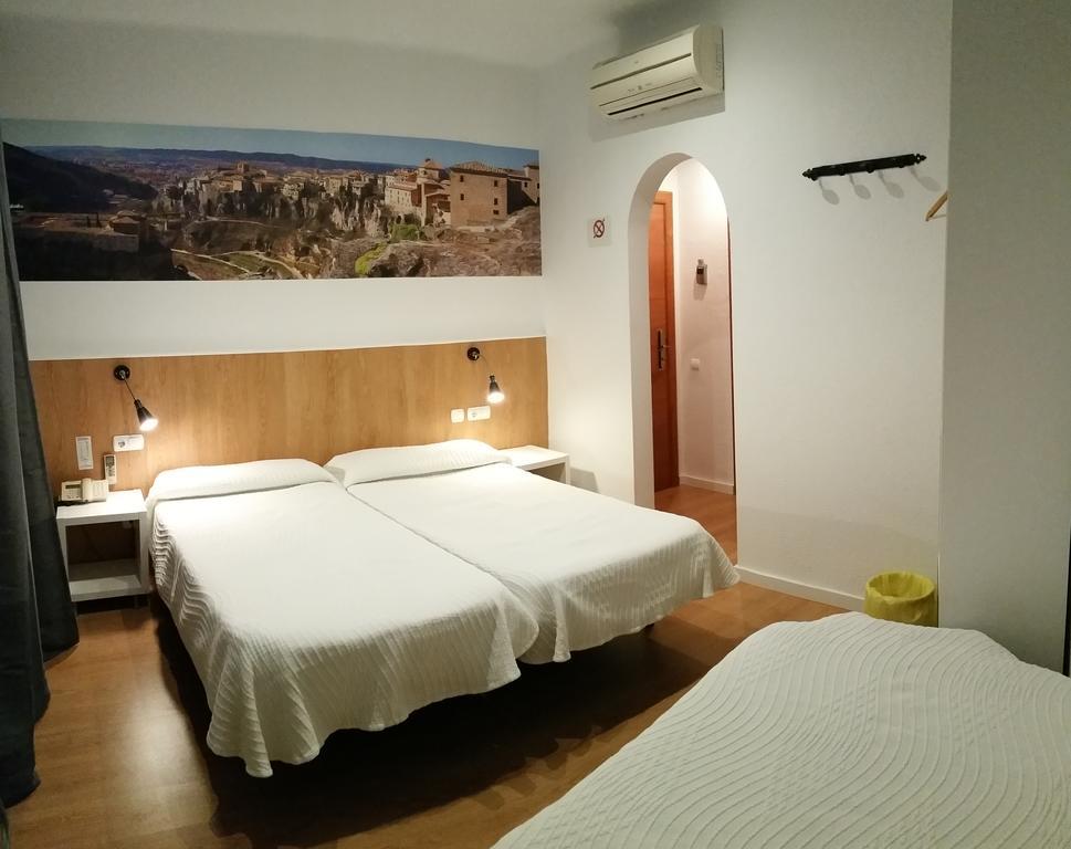 Hostal Restaurante Cornella Курналя-да-Любрагат Екстер'єр фото